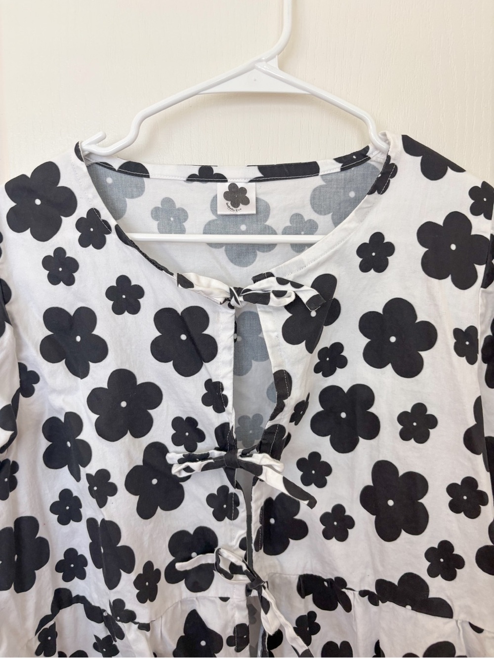 Isabella Eve Apparel Black and White Daisy Tie Front Top - Picture 2 of 4